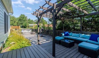 942 N MCKINLEY Rd, Arlington, VA 22205