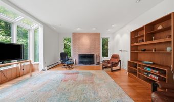 10 Eaton Rd, Amherst, NH 03031