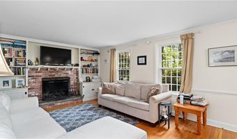 689 Middle Rd, East Greenwich, RI 02818