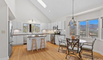 126 Hillcrest Dr, Barnardsville, NC 28709