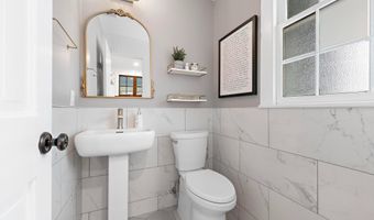 123 CORAL St, Beach Haven, NJ 08008
