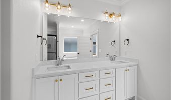 32 S Cheshnut Dr, Bella Vista, AR 72714