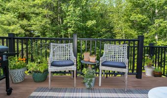 20 Babbidge Rd, Falmouth, ME 04105