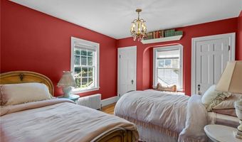 1220 Hope St, Bristol, RI 02809