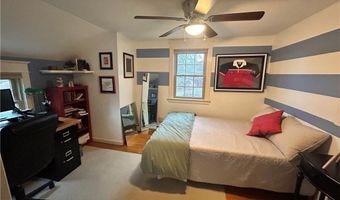 7 Boulevard E, Middletown, RI 02842