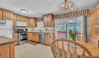 23 Fleetwood Dr, Danbury, CT 06810