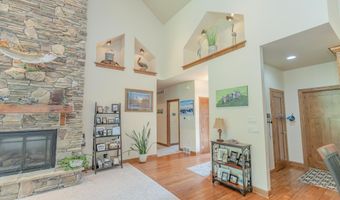 932 Emerald Pines Dr, Arnolds Park, IA 51331