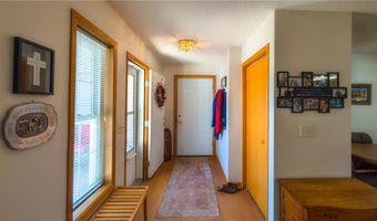 1906 Oak Tree Ln B, Austin, MN 55912