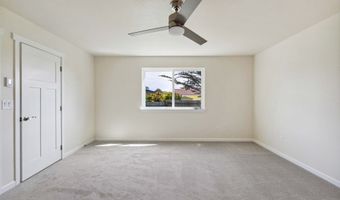 655 11th St, Bandon, OR 97411