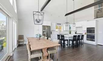 4 Cross Rd, Bourne, MA 02532