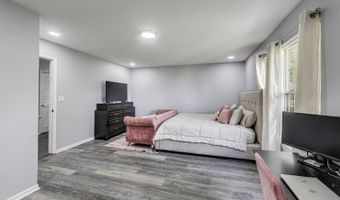 802 N Tamarac Blvd, Addison, IL 60101