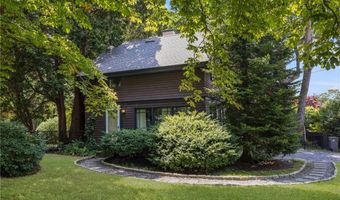 37 Concord Dr, Middletown, RI 02842