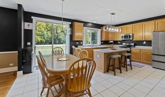 601 Woods Creek Ln, Algonquin, IL 60102