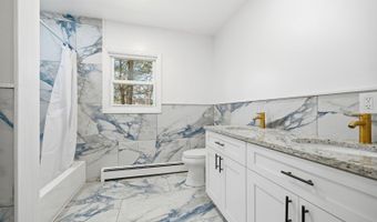 4 Rainbow Trl, Alloway, NJ 07422