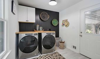 813 Lakeshore Dr, Berkeley Lake, GA 30096