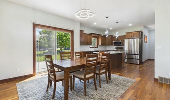 812 S 5th Ave, Brandon, SD 57005