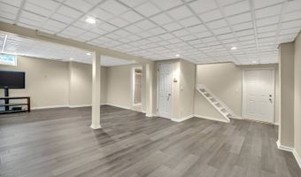 12 E Gate Dr, Alloway, NJ 07418