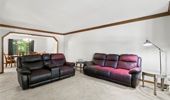 81 Plumwood Ct, Amherst, NY 14051