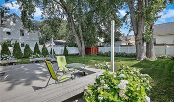 15 Wollaston St, Cranston, RI 02910
