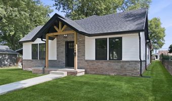 309 W Locust St, Aurora, MO 65605