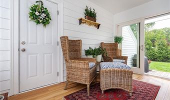 170 Pilgrim Pkwy, Warwick, RI 02888