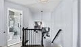 25 BAYSIDE Dr, Bayonne, NJ 07002