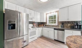 41 Taillon St, Bristol, CT 06010