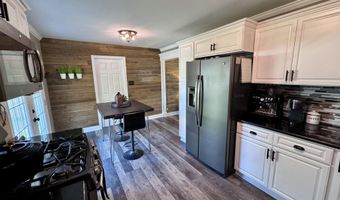 34 Venus Dr, Albany, NY 12211
