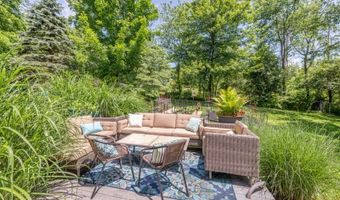 6 Colonial Cir, Alloway, NJ 07418