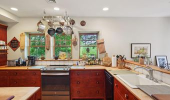 2473 Mt Hope Rd, Dodgeville, WI 53533