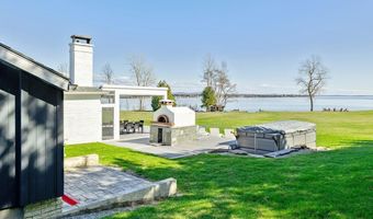 431 McGregor Pt, Alburgh, VT 05440