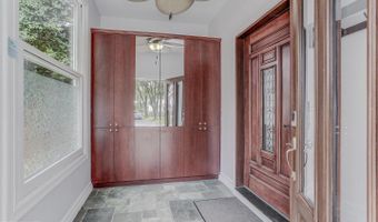 400 CALVIN Ln, Rockville, MD 20851