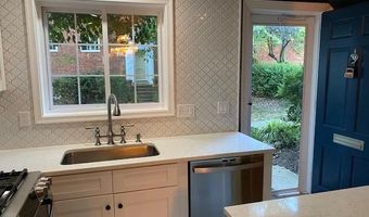 3372 GUNSTON, Alexandria, VA 22302