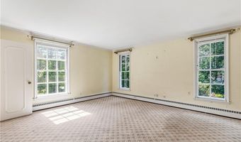 28 S Hill Dr, Cranston, RI 02920
