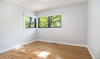 1122 Mixtwood St, Ann Arbor, MI 48103