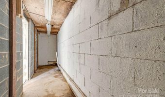 1 Glen Cove Rd, Arden, NC 28704