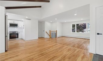 25 Stoneham St, Cranston, RI 02920
