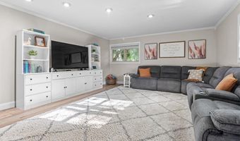 702 Dewoody Dr, Bentonville, AR 72712