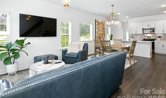 26 Walnut Springs Dr, Asheville, NC 28804