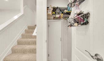 6747 APPLEMINT Ln, Alexandria, VA 22310