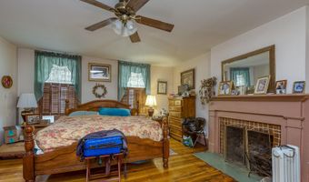 210 NE Valley St, Abingdon, VA 24210