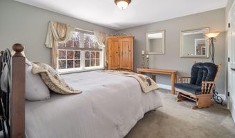 35 Shinnecock Hills Dr, Albany, NY 12205