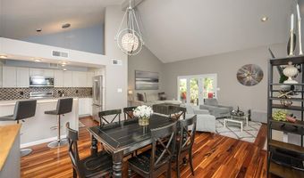 1878 Ridgeview Circle Dr, Ballwin, MO 63021