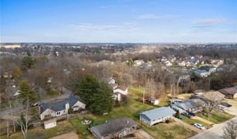 221 Windcliffe Dr, Ballwin, MO 63021