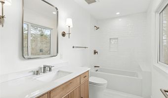 37 Gilberts Path, Amagansett, NY 11930