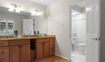 4100 DOWNING St, Annandale, VA 22003