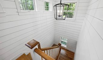 97 Oak Ln, Amagansett, NY 11937