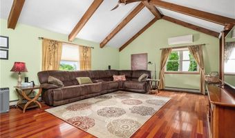 18 Valley Stream Dr, Cumberland, RI 02864