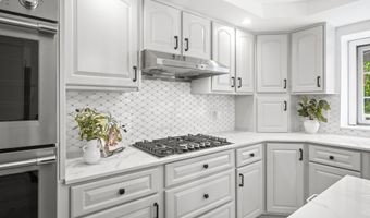 37 Birchwood Cir, Bedford, NH 03110