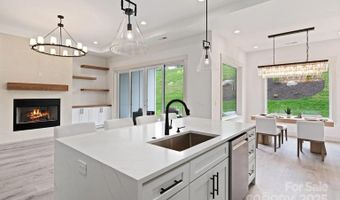 325 Avery Trail Dr 34, Arden, NC 28704